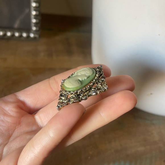 RARE Vintage Victorian Gold tone Blue & white Cameo Pin Brooch Gerry's - Picture 6 of 7